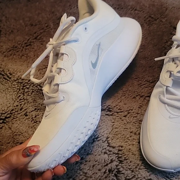 Nike - Picture 2 of 5